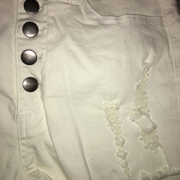 White button up shorts - Picture 2 of 4